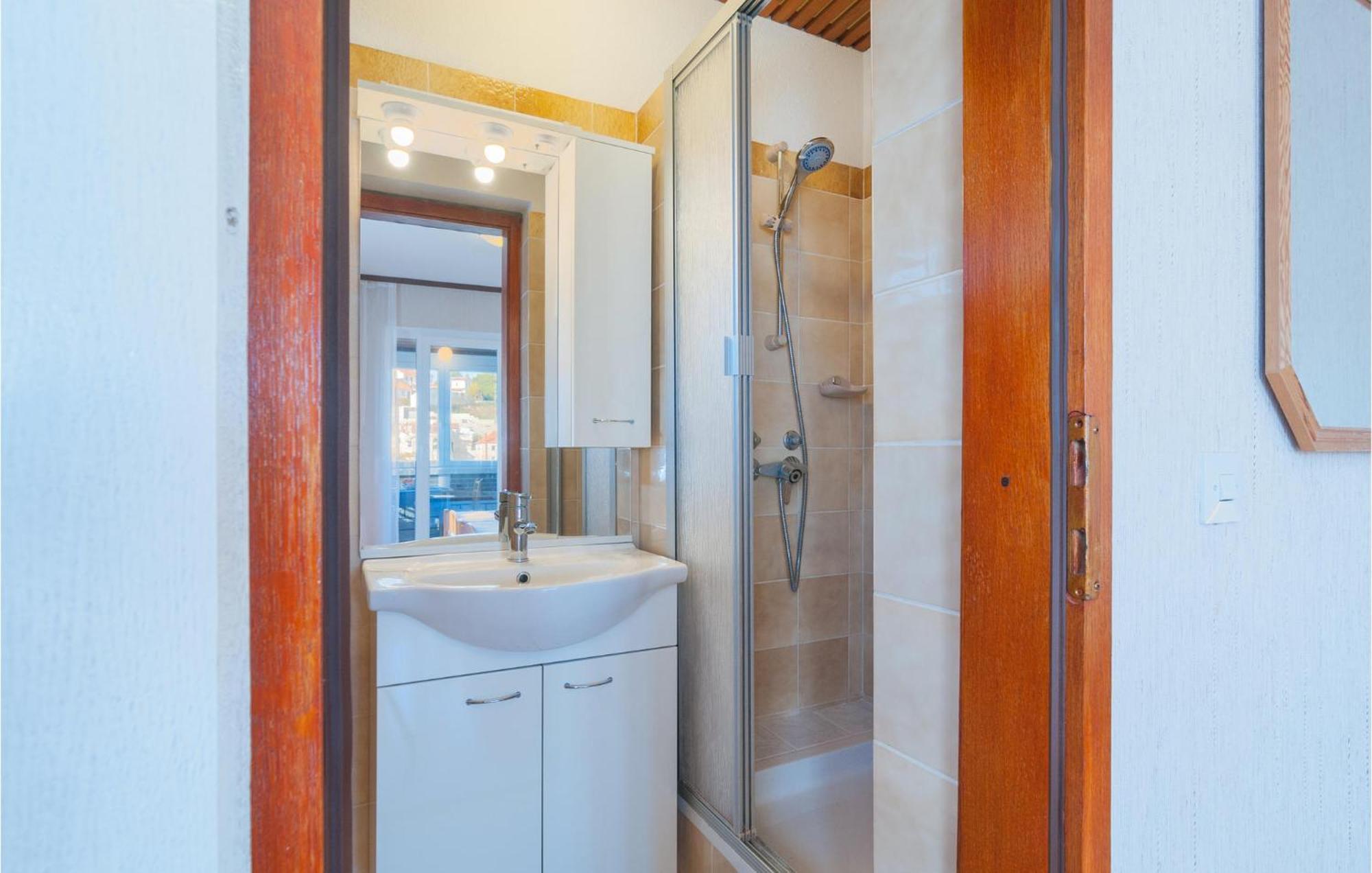 1 Bedroom Cozy Apartment In スプリツカ エクステリア 写真